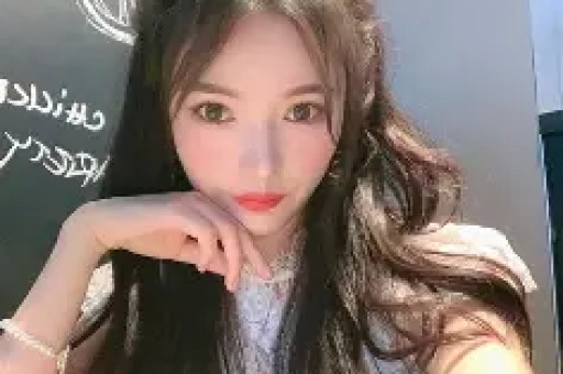 原来她早已结婚丈夫是国家一级演员如今定居上海被家人宠成宝