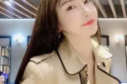 高速赶下车、洗衣服接口水、跪地服务当这些明星的员工太难了！
