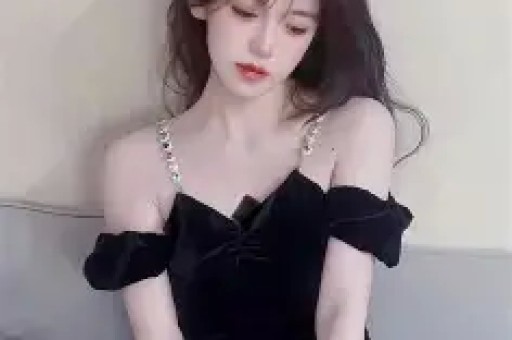 女星超大牌排场惹热议与男助理亲密举动引全网吵翻